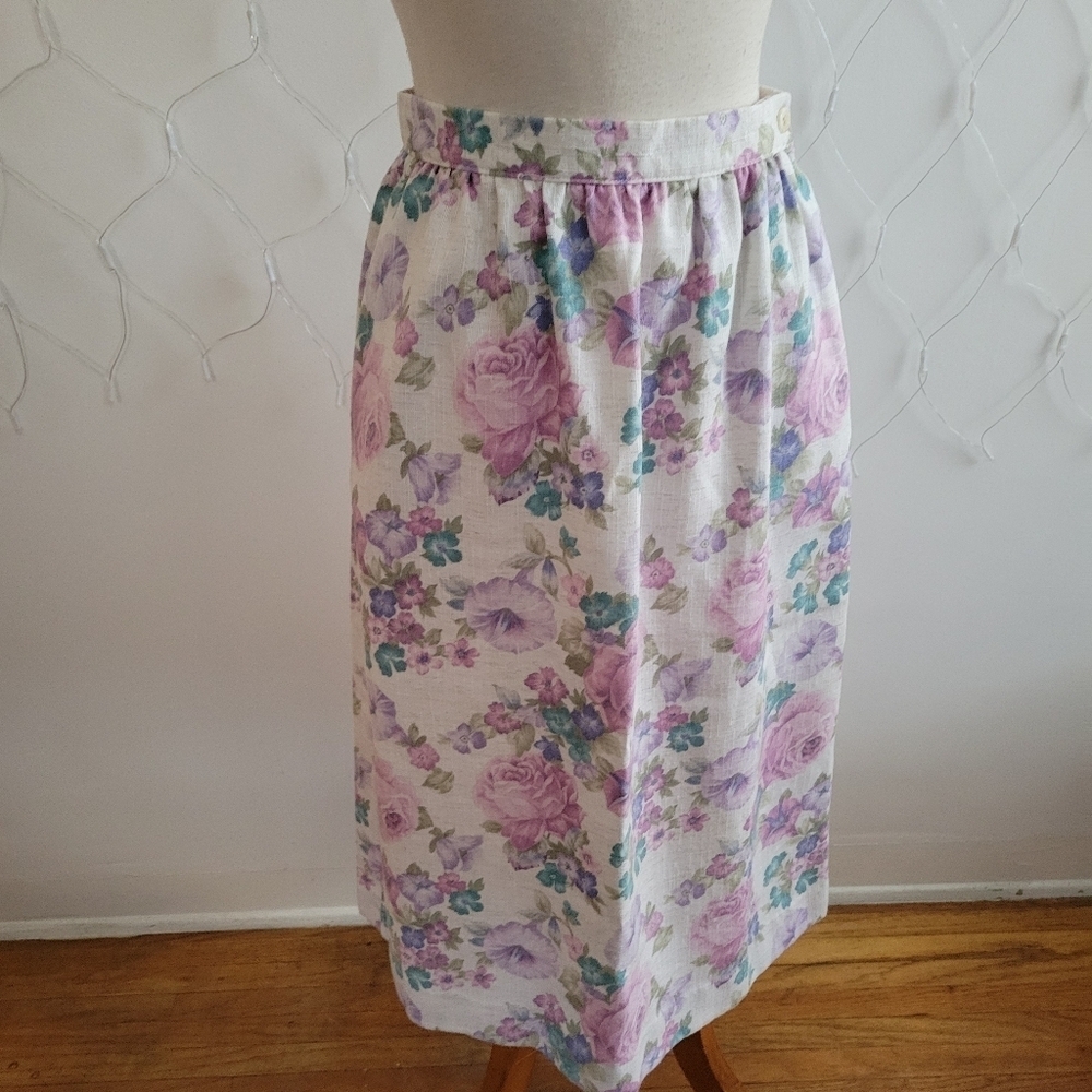 Vintage Nikki Pencil Skirt • White Base w/Pastel Flowers • Size 9/10